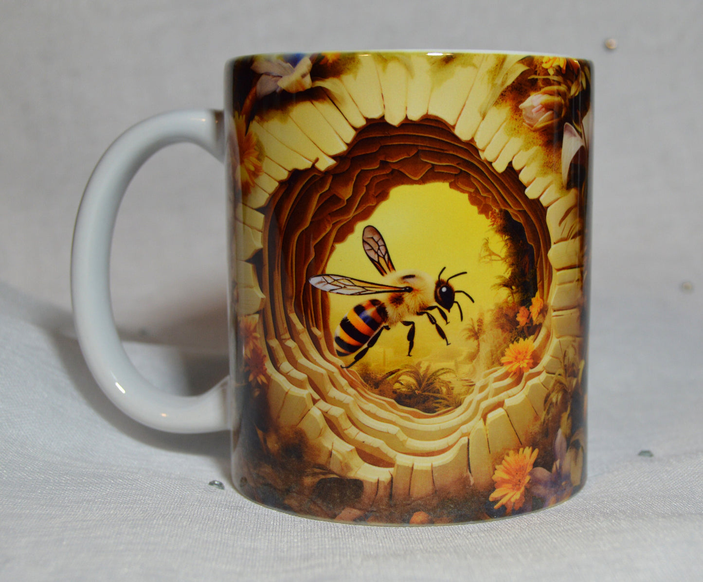 Bee and Butterfly Themed Mugs, Mygiau Thema Bee a Glöynnod Byw