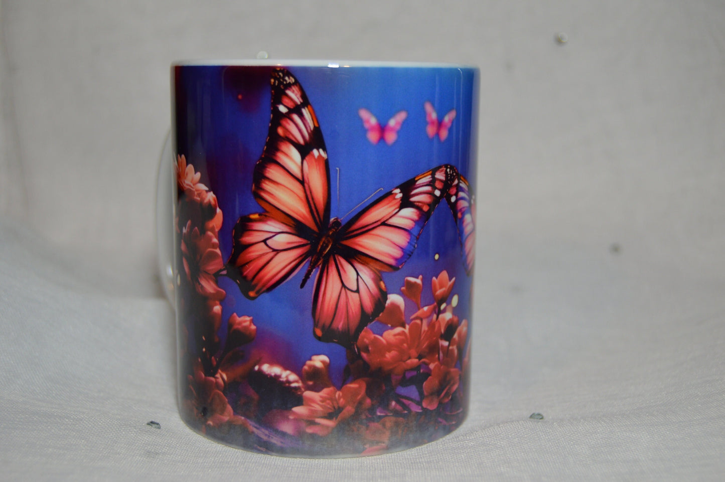 Bee and Butterfly Themed Mugs, Mygiau Thema Bee a Glöynnod Byw