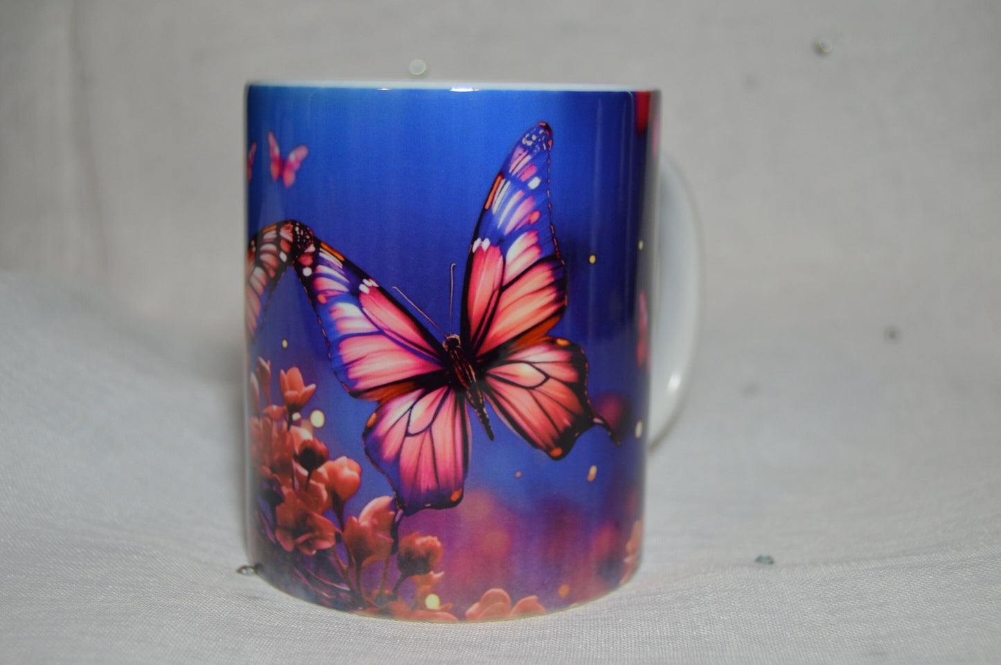 Bee and Butterfly Themed Mugs, Mygiau Thema Bee a Glöynnod Byw
